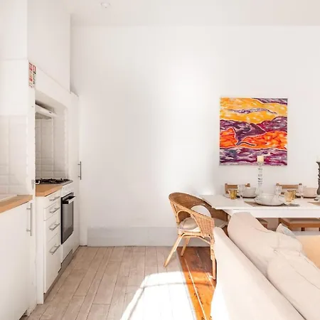 Apartment With 3 Bedrooms In Lisboa With Wifi アパート リスボン