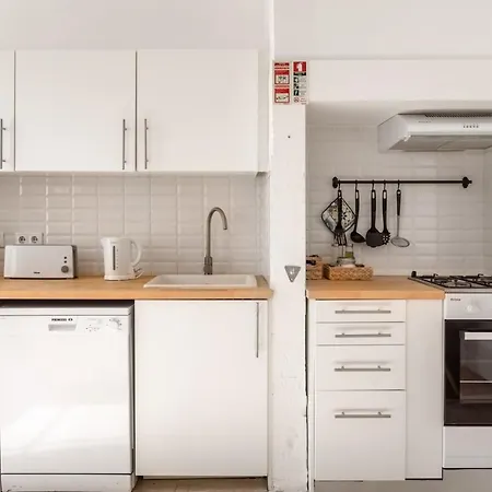Apartment With 3 Bedrooms In Lisboa With Wifi