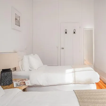 Apartment With 3 Bedrooms In Lisboa With Wifi アパート リスボン